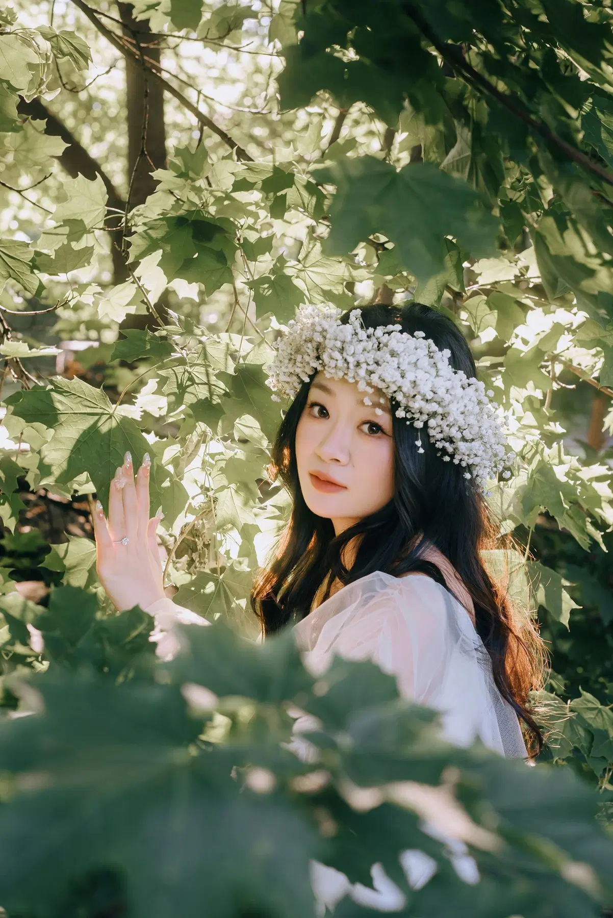 Editorial veil portrait through leaves